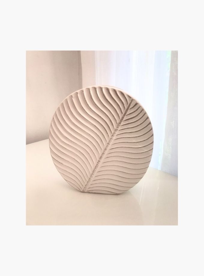 Flat leaf ceramic vase cream and gold
