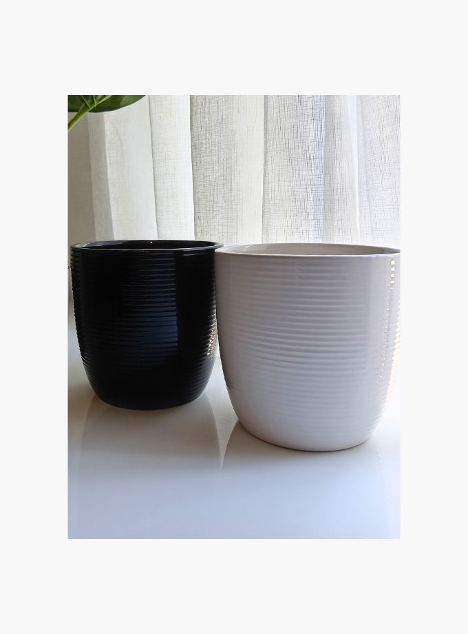 Ribbed ceramic planter