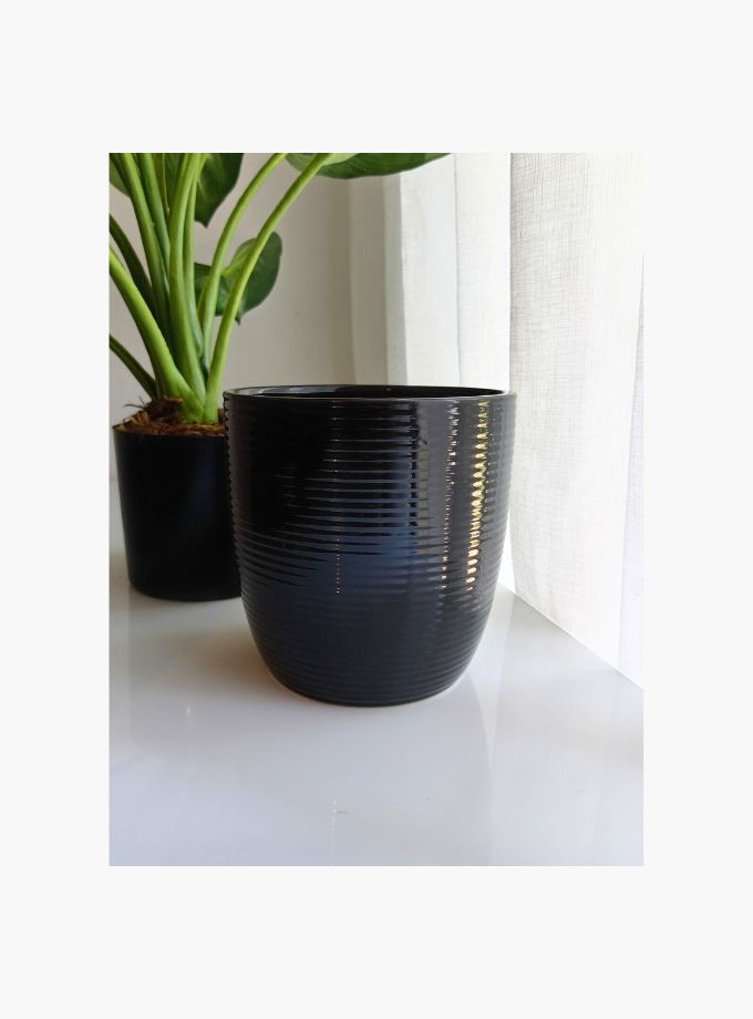 Ribbed ceramic planter