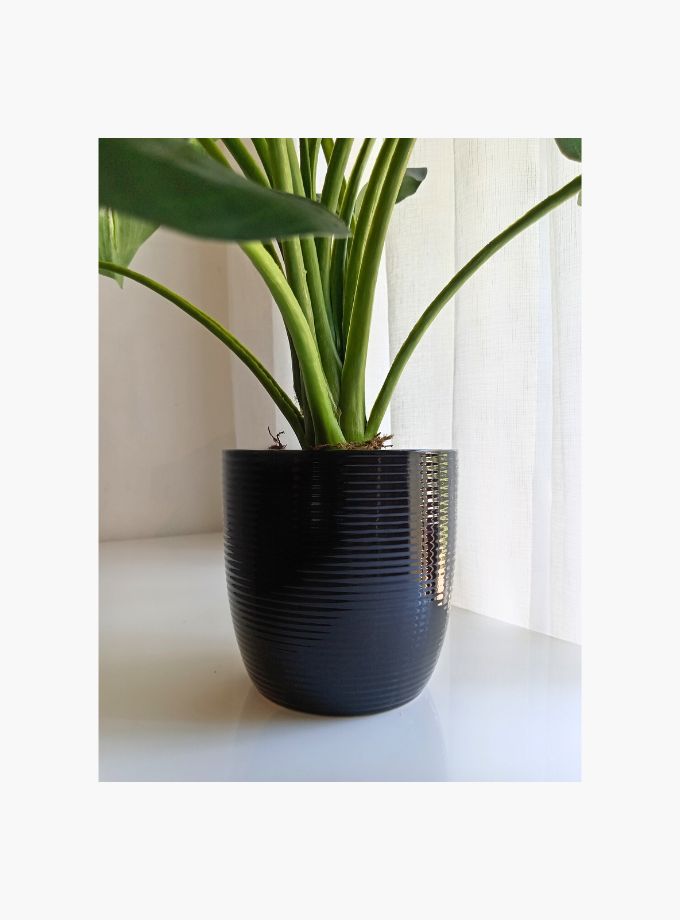 Ribbed ceramic planter
