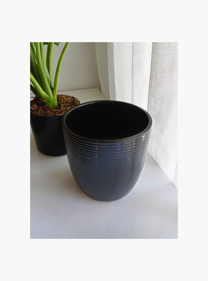 Ribbed ceramic planter