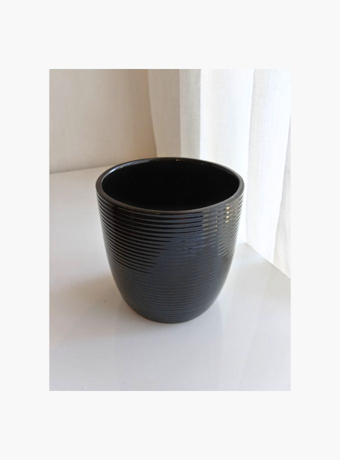 Ribbed ceramic planter