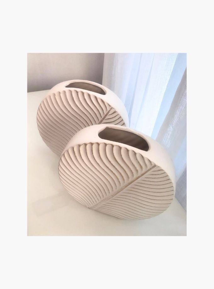 Flat leaf ceramic vase cream and gold
