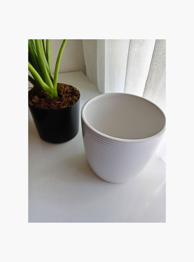 Ribbed ceramic planter